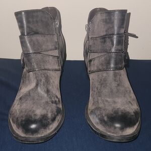Nicole Dawn Gray Distressed Short Ankle Boots with Side Zip Size 8